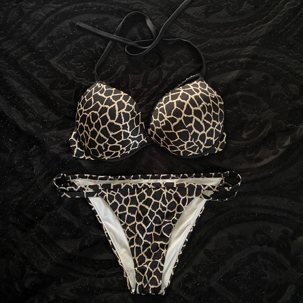 Victoria’s Secret bikini